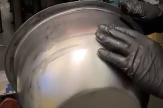Fluidi lubrificanti evaporabili per stampaggio e imbutitura